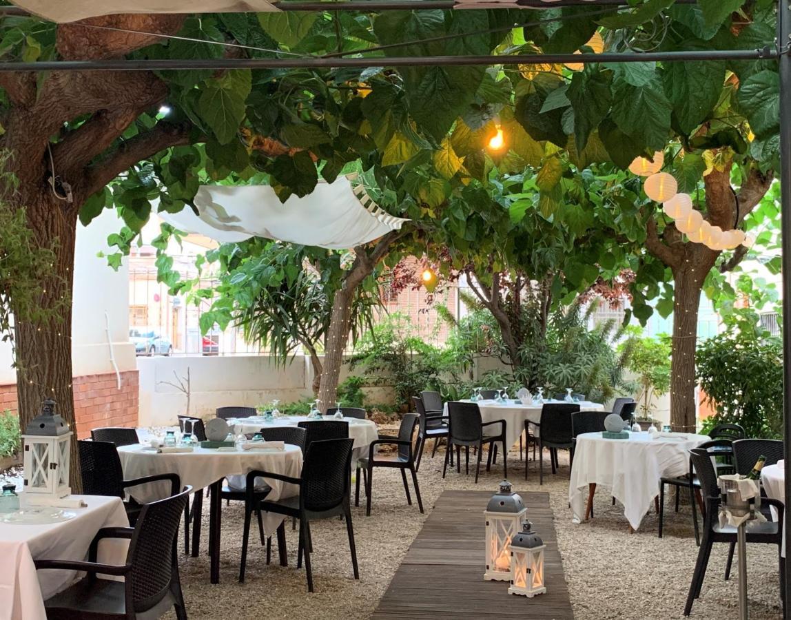 Hotel Restaurant Llansola Sant Carlos de la Ràpita Esterno foto