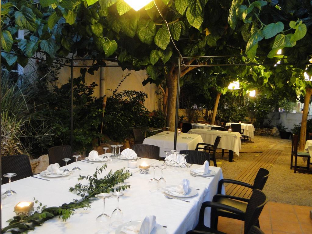 Hotel Restaurant Llansola Sant Carlos de la Ràpita Esterno foto