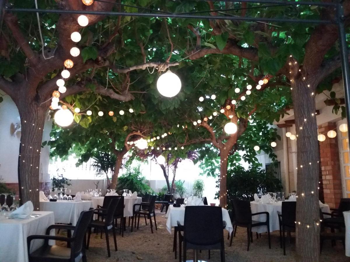 Hotel Restaurant Llansola Sant Carlos de la Ràpita Esterno foto